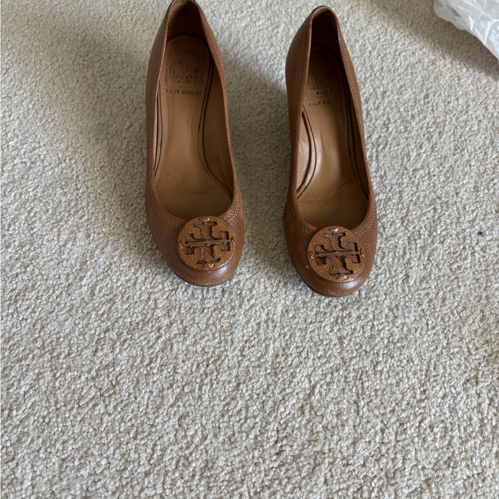Tory Burch Tan Leather Flats with Logo Detail